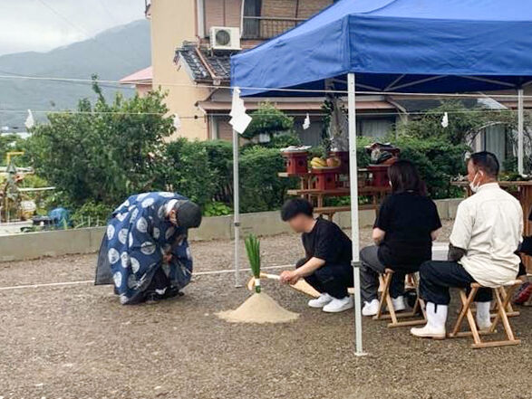 【尾鷲のお家　地鎮祭報告】緊張の中にもワクワク感が隠しきれないお施主さまの様子が印象的でした。