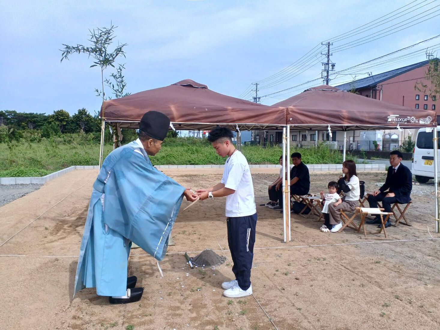 ピロティタイプのガレージのある平屋のお家。工事の安全とご家族の発展を祈願する「地鎮祭」を行いました
